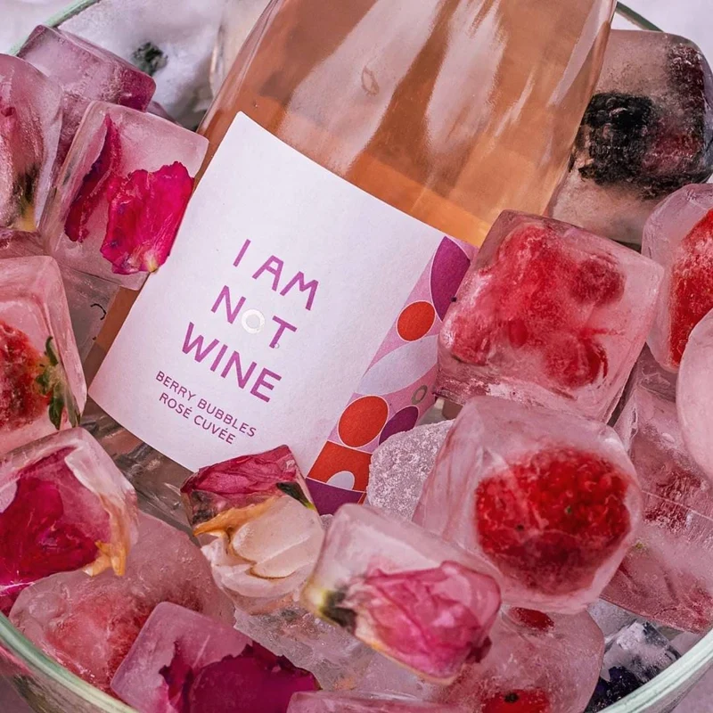 I AM NOT WINE - Berry Bubbles Rosé Cuvée - alkoholfreie Alternative zu Sekt