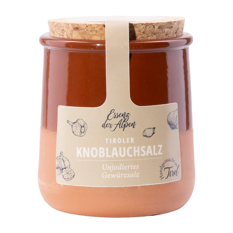 Knoblauchsalz im Keramiktopf