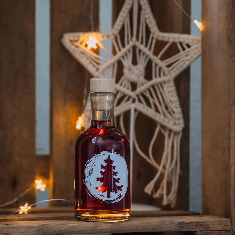 Pflaumen Likör Winteredition Design Flasche | zimtig-fruchiger Weihnachtslikör | 18%