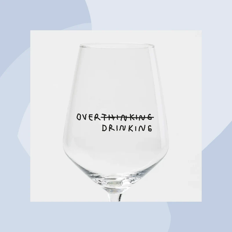 Weinglas mit Aufdruck: Overdrinking